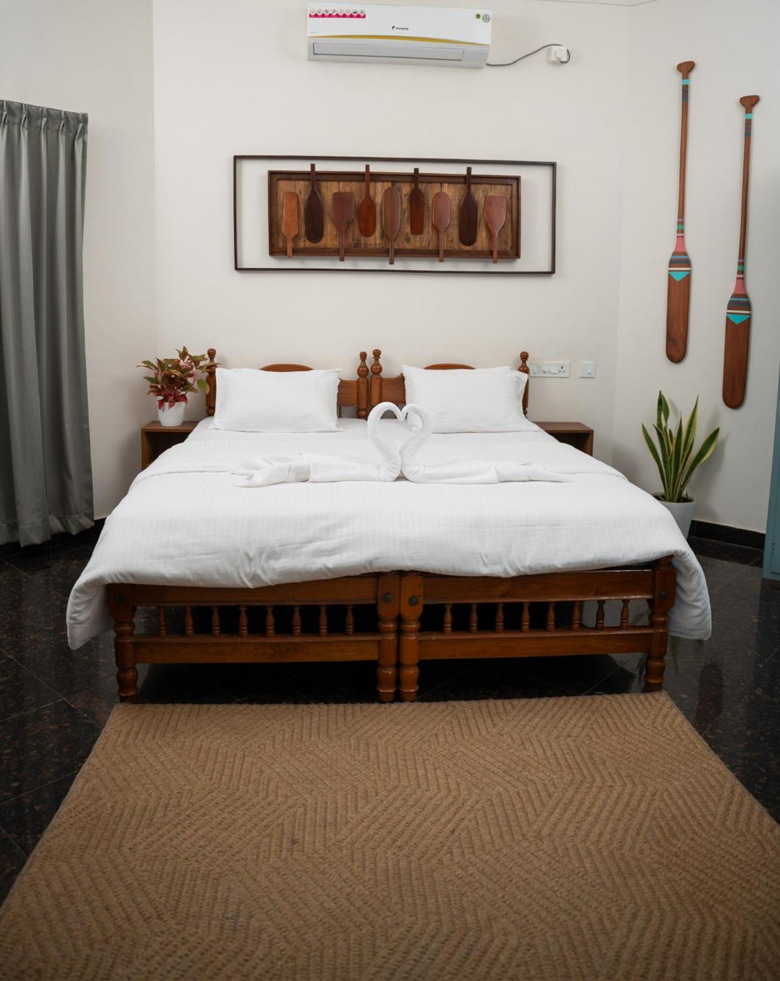 Paddlecult Surf Retreat Bed and Breakfast Varkala Exterior foto